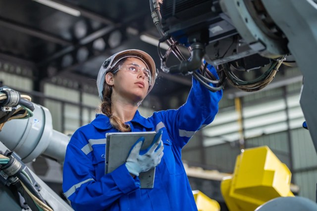 Female-Maintenance-Technician